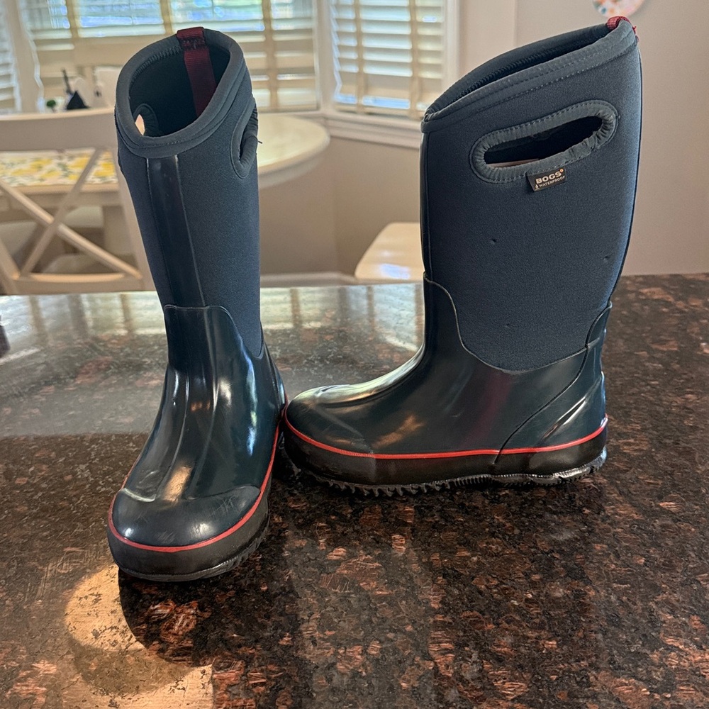 Bogs Navy and Red Waterproof Boots